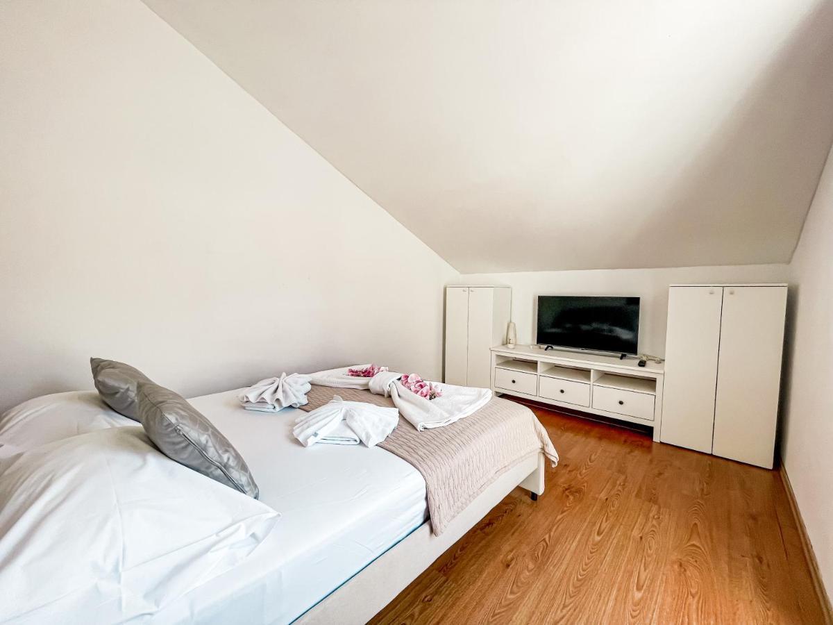 Perla Apartments Бол Екстериор снимка