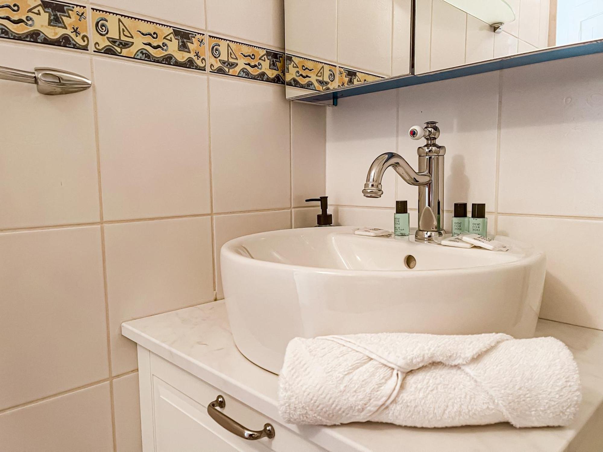 Perla Apartments Бол Екстериор снимка